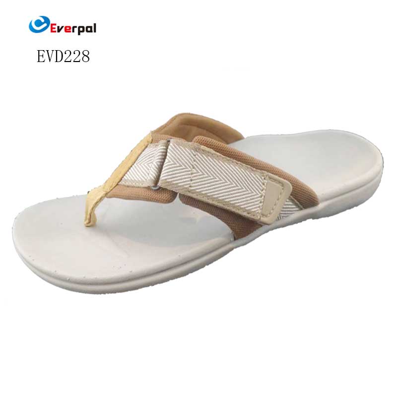 Hvorfor bør du velge ortopediske flip-flops for menn for maksimal komfort og fothelse